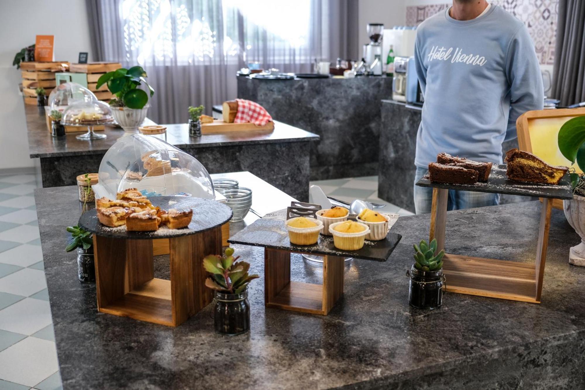 Hotel Vienna تّشيرفييا المظهر الخارجي الصورة